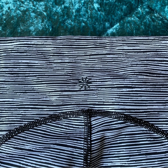 Athleta cropped strip leggings EUC - Picture 3 of 4